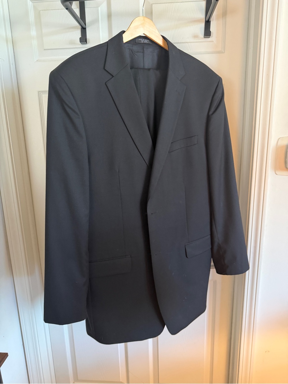 Jones New York Men’s Two‑Piece Suit – Solid Black – Size 46L – 100% Wool